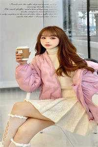 女帝抬眸诸神拜，魔尊跪吻她裙摆